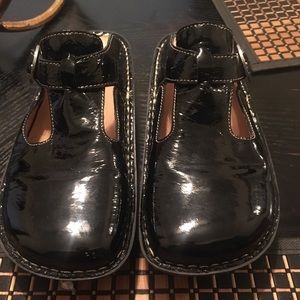 Gently used Alegria size 40.